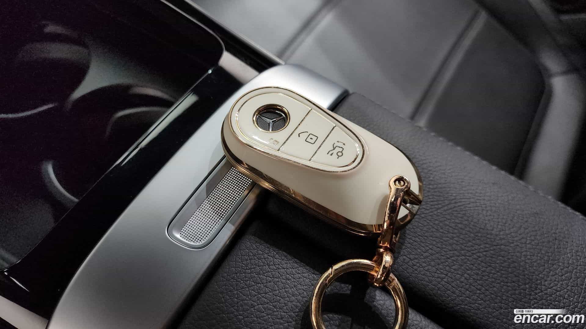 GLC-Class Mercedes-Benz 2024.11-OPTION-048