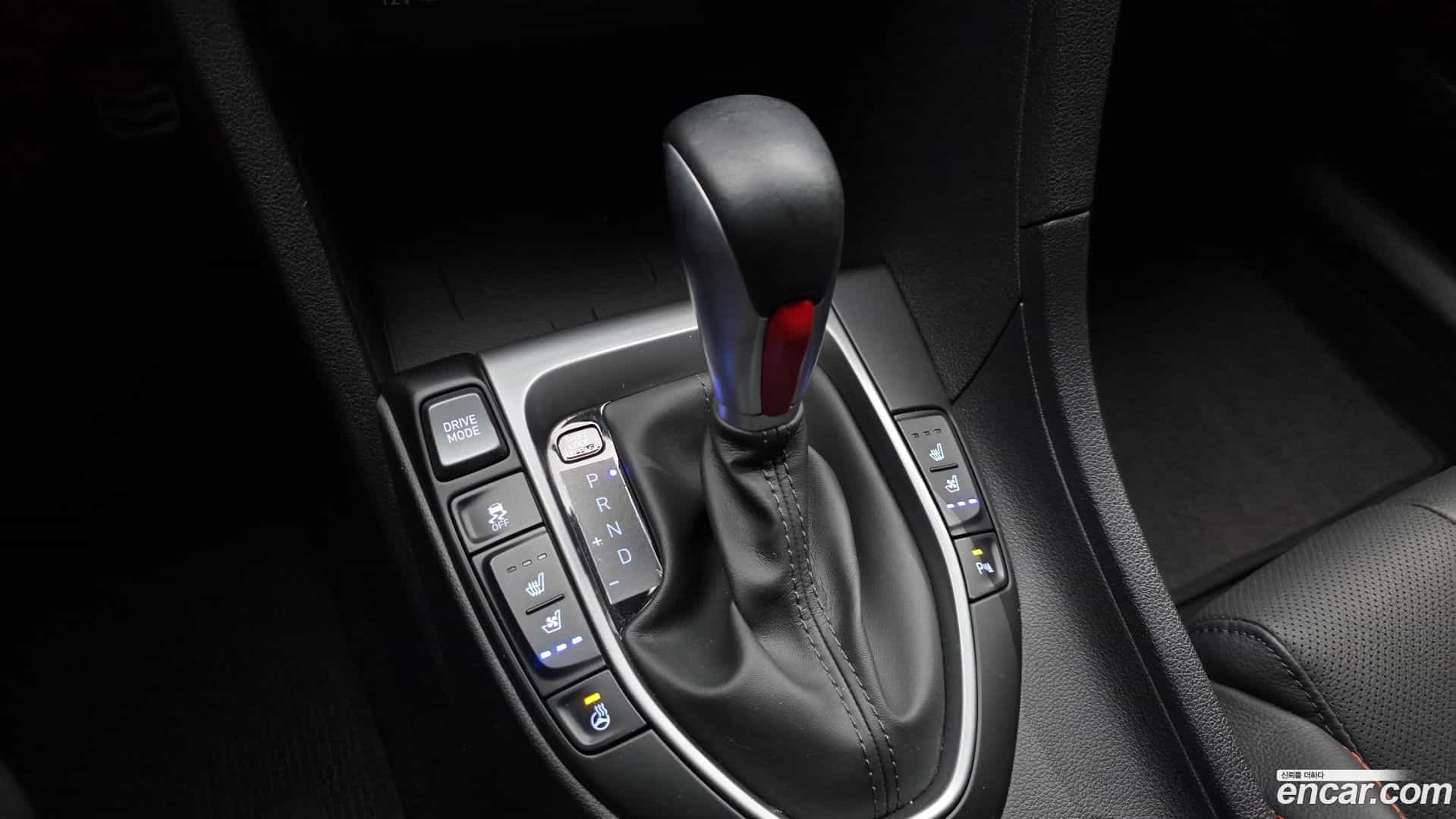 Veloster Hyundai 2018.6-INNER-009