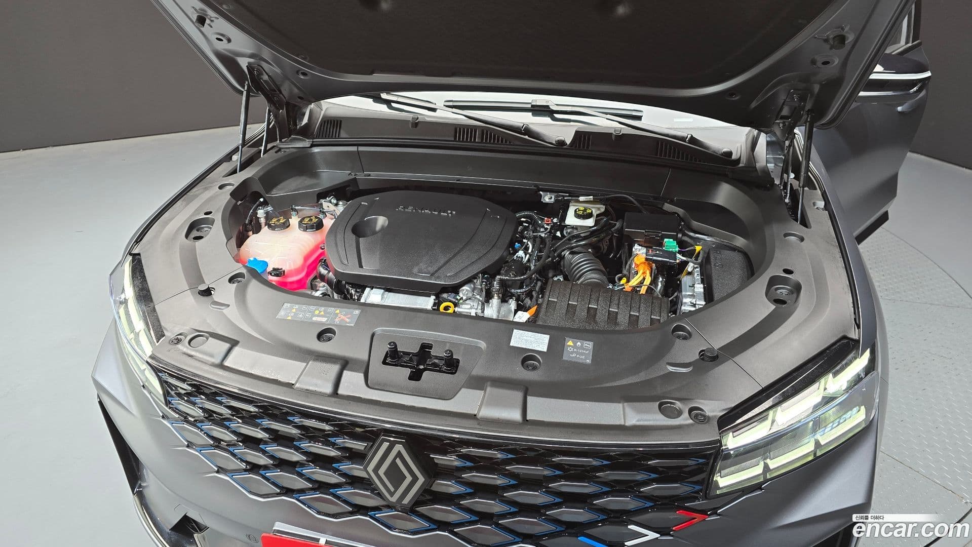 Main__Slider__Photo:Grand Koleos Renault Korea 2024.10-5