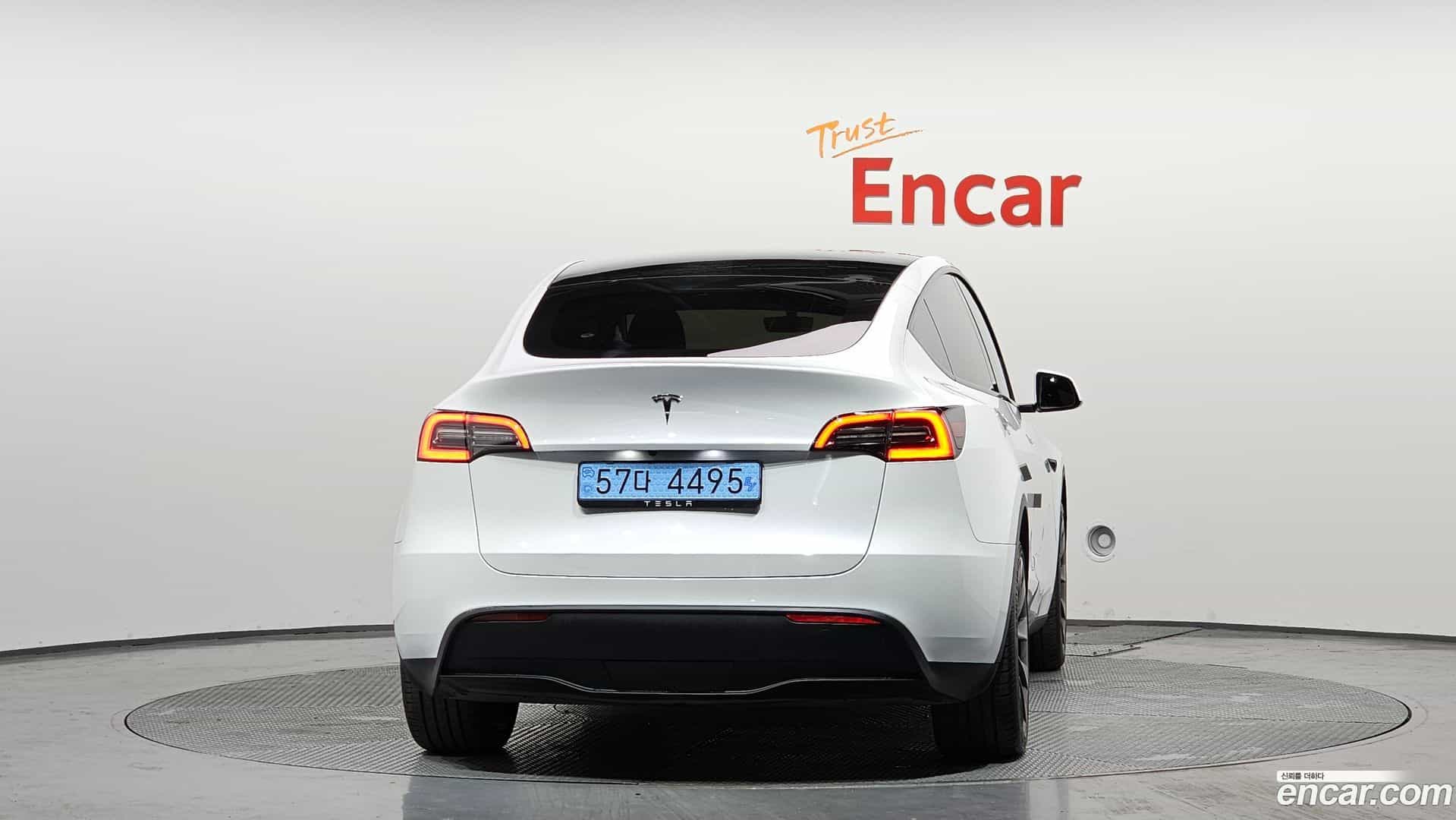 Model Y Tesla 2023.9-OUTER-004