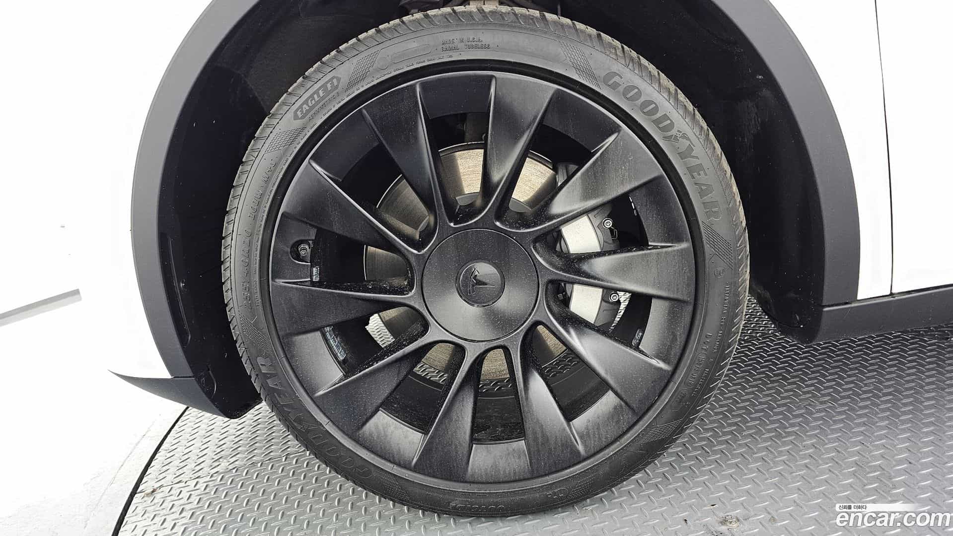 Model Y Tesla 2023.9-OUTER-005
