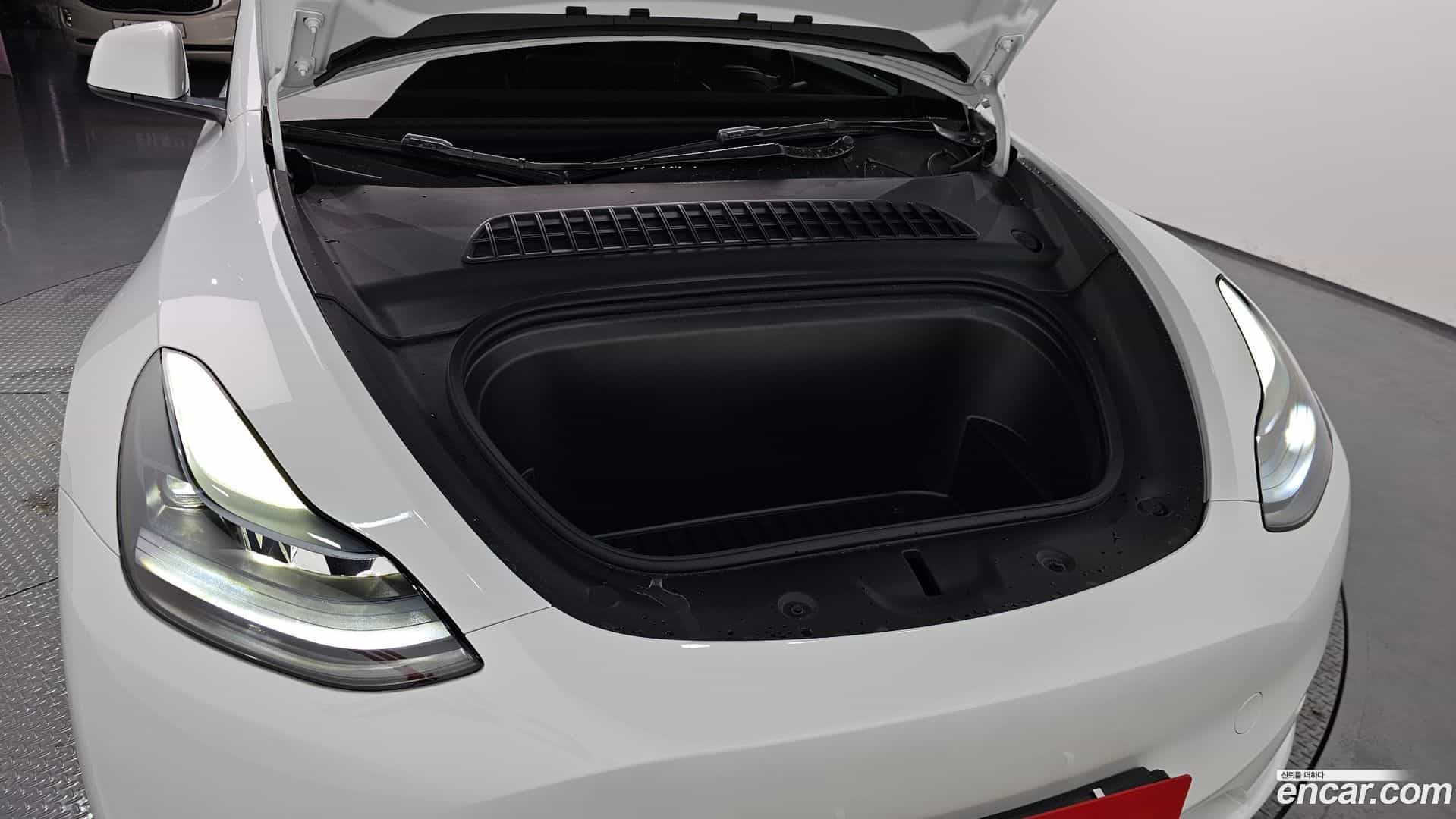 Model Y Tesla 2023.9-OUTER-006