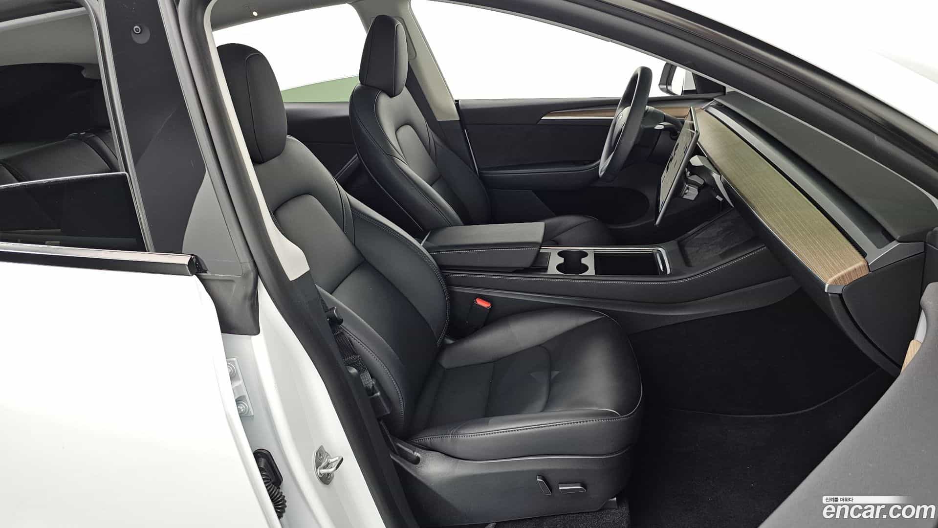 Model Y Tesla 2023.9-INNER-010