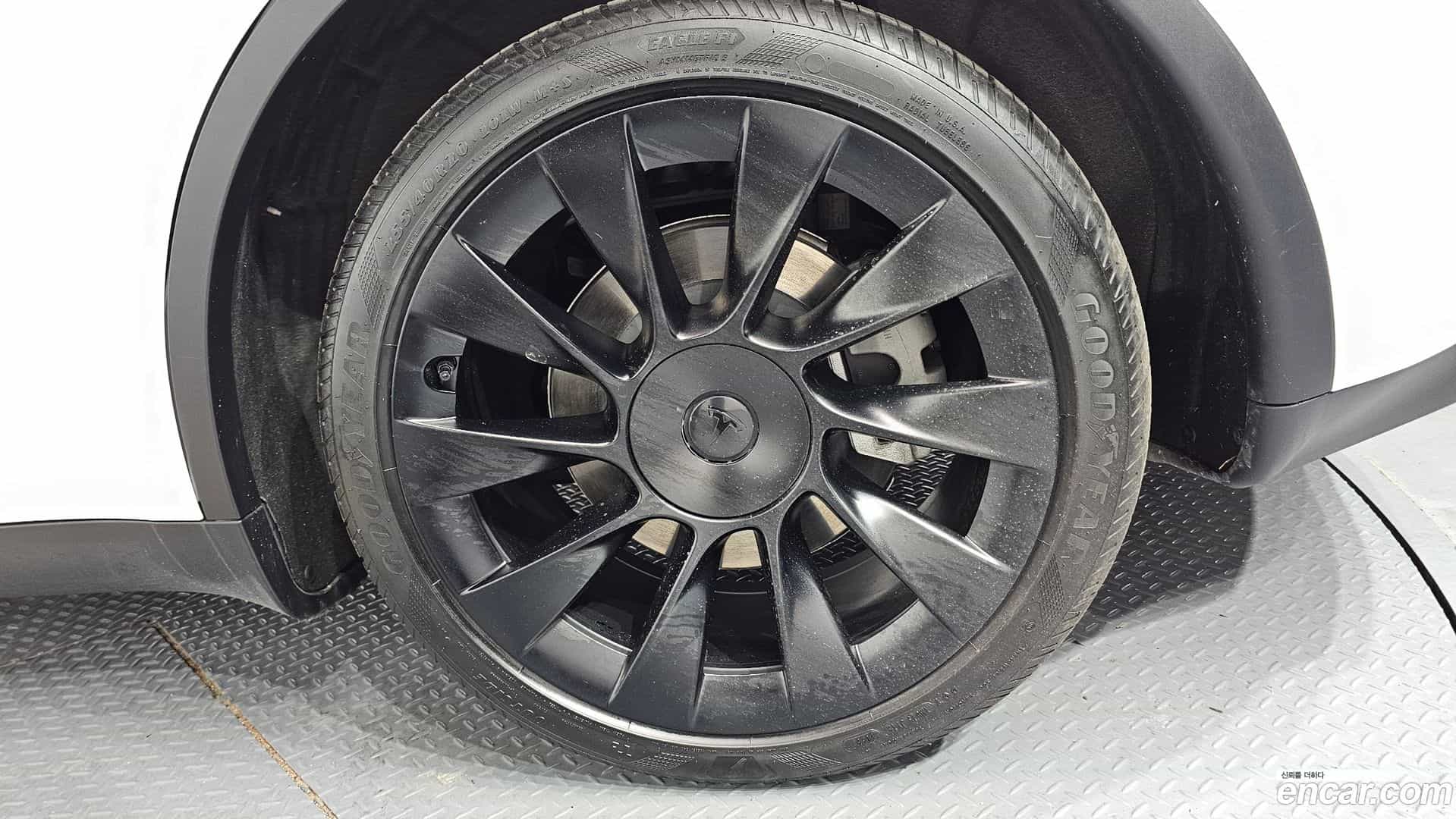 Model Y Tesla 2023.9-OUTER-031