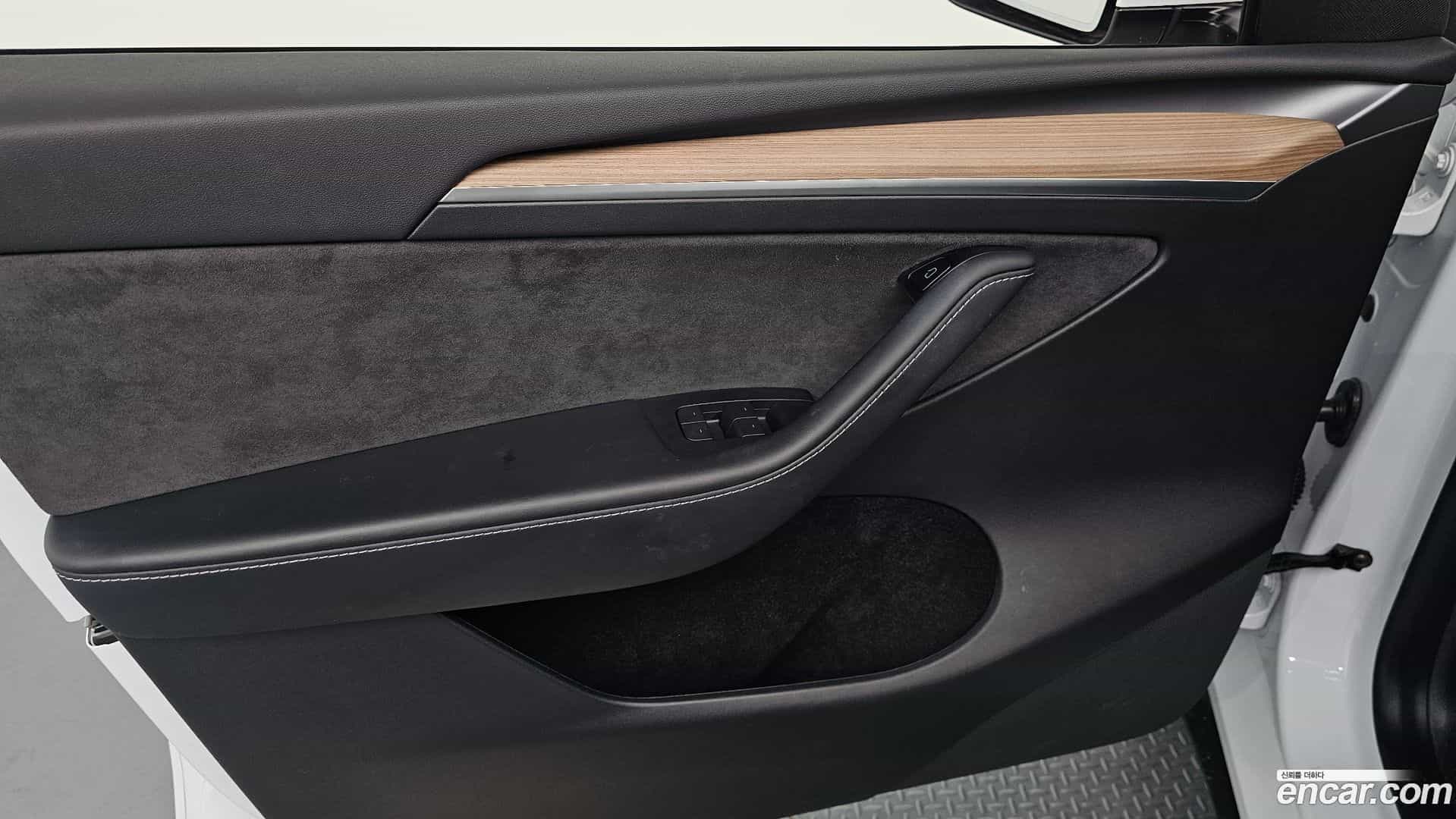 Model Y Tesla 2023.9-INNER-034