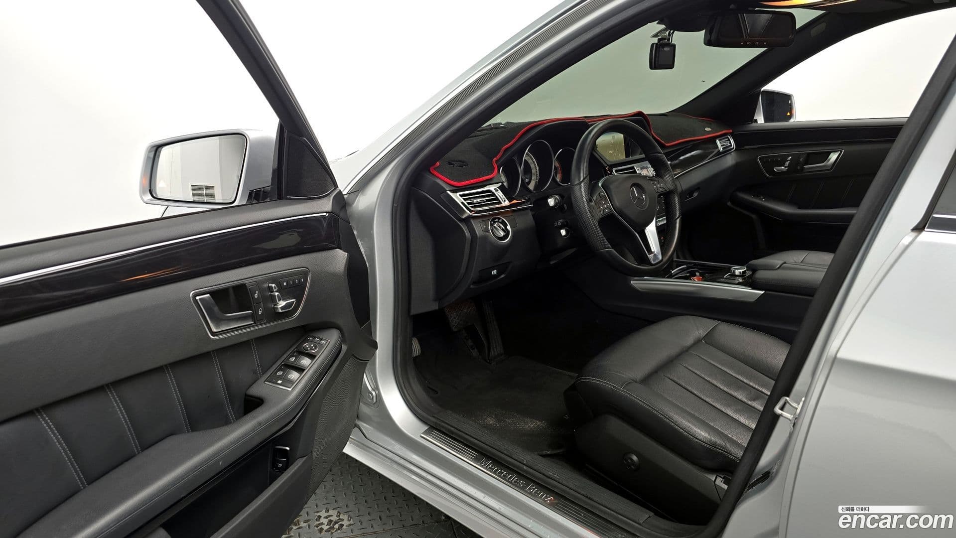 Main__Slider__Photo:E-Class Mercedes-Benz 2015.6-9