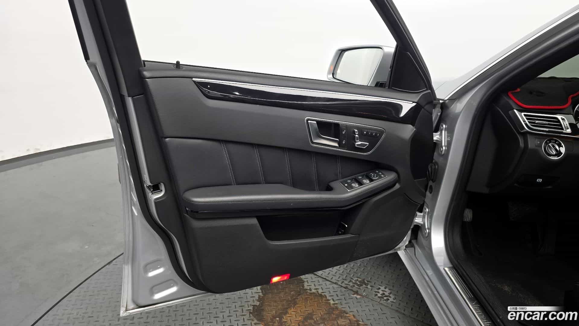E-Class Mercedes-Benz 2015.6-INNER-034