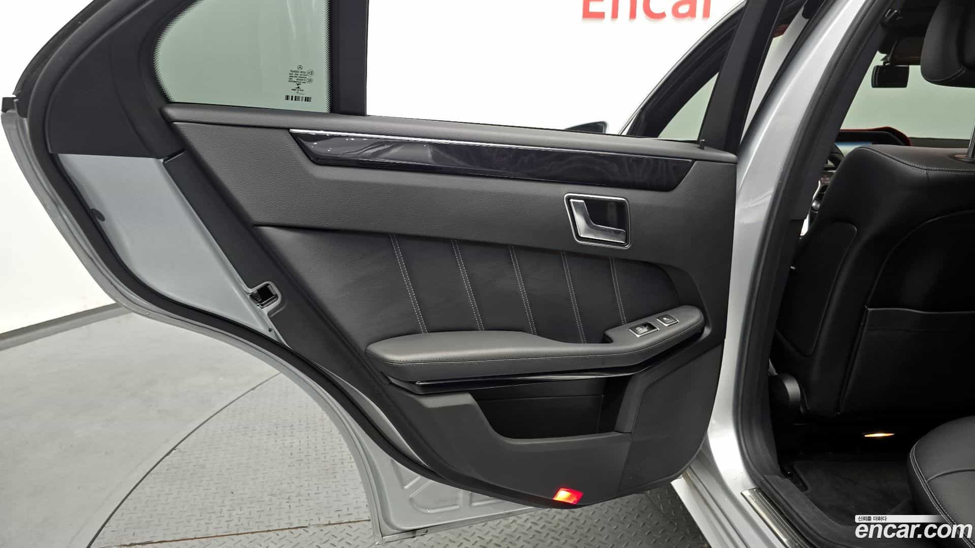 E-Class Mercedes-Benz 2015.6-INNER-035