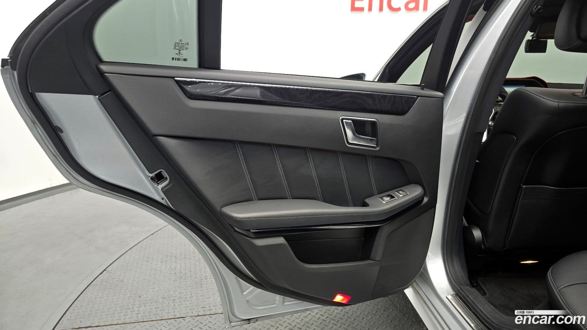 Main__Slider__Photo:E-Class Mercedes-Benz 2015.6-24
