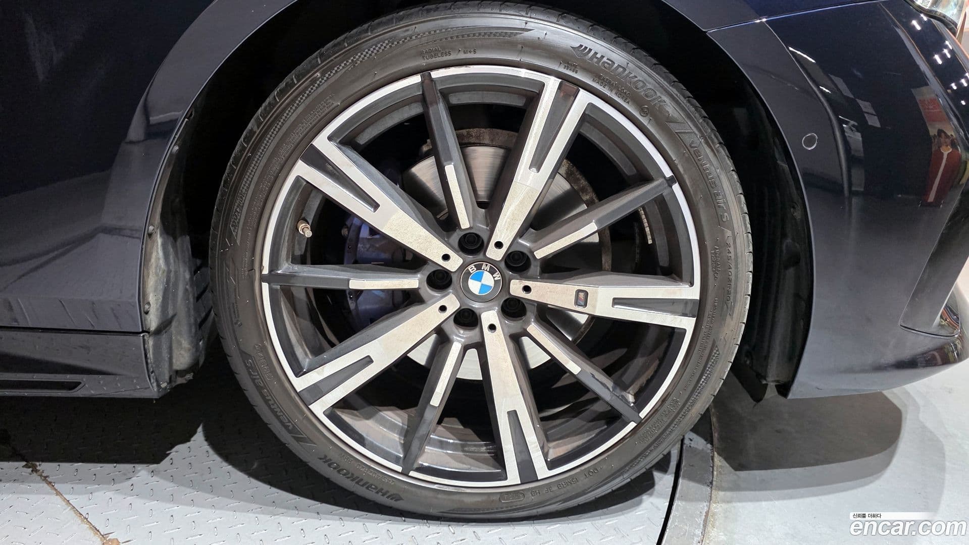 Main__Slider__Photo:5-Series BMW 2024.3-4