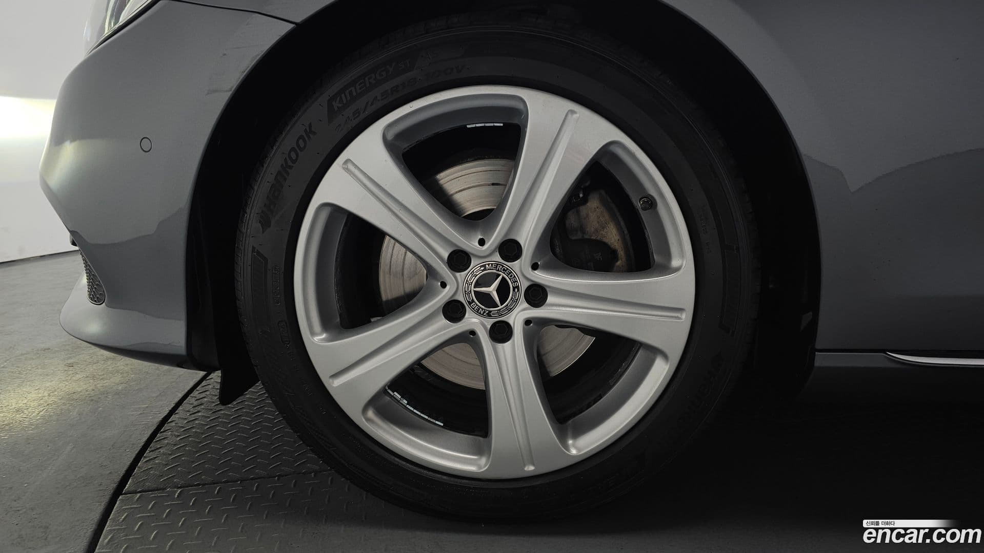 Main__Slider__Photo:E-Class Mercedes-Benz 2018.4-4