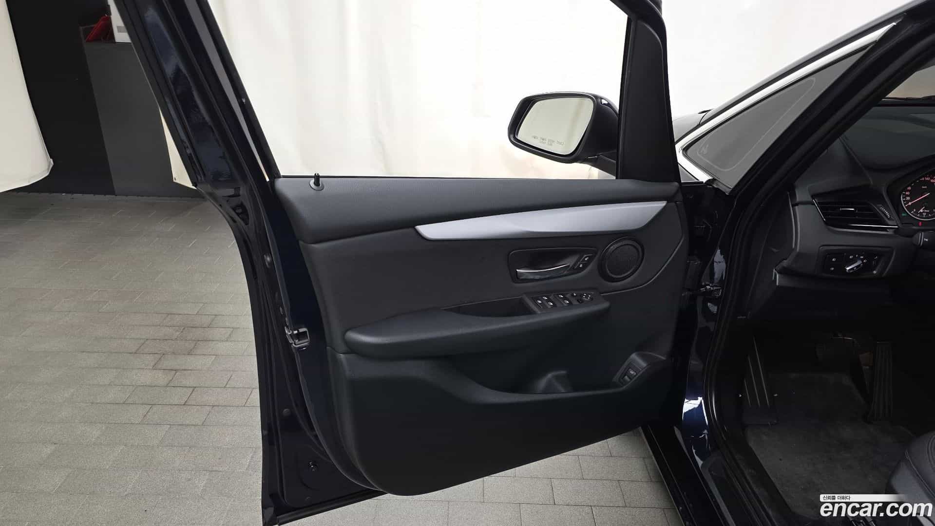 2-Series BMW 2018.1-INNER-034