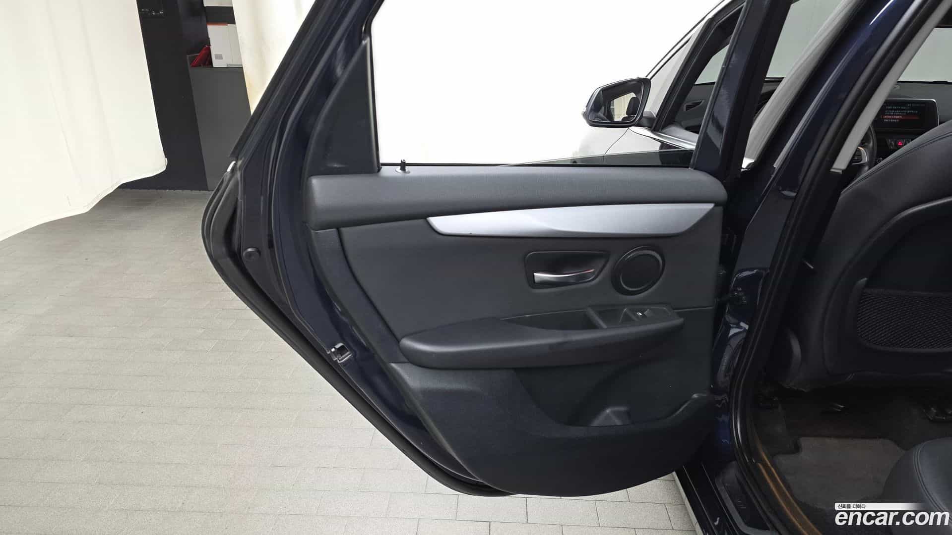 2-Series BMW 2018.1-INNER-035