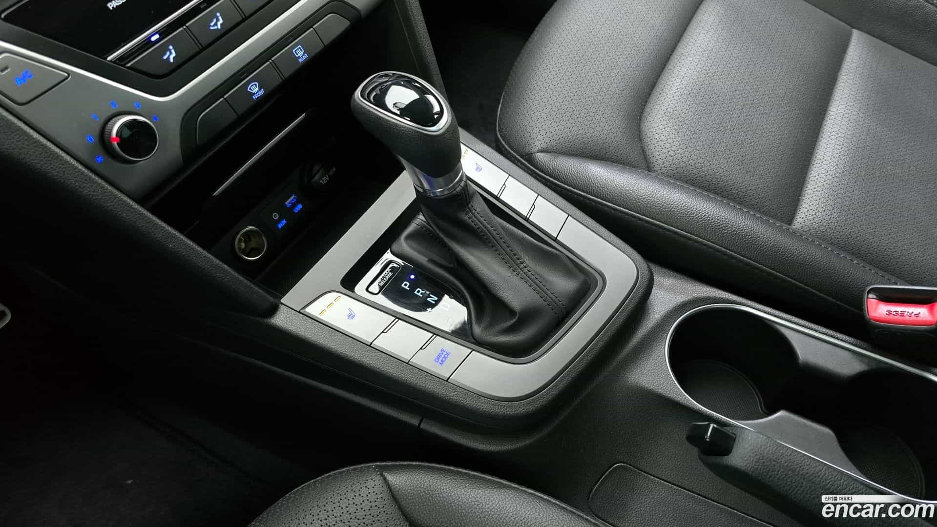 AVANTE Hyundai 2018.7-INNER-009