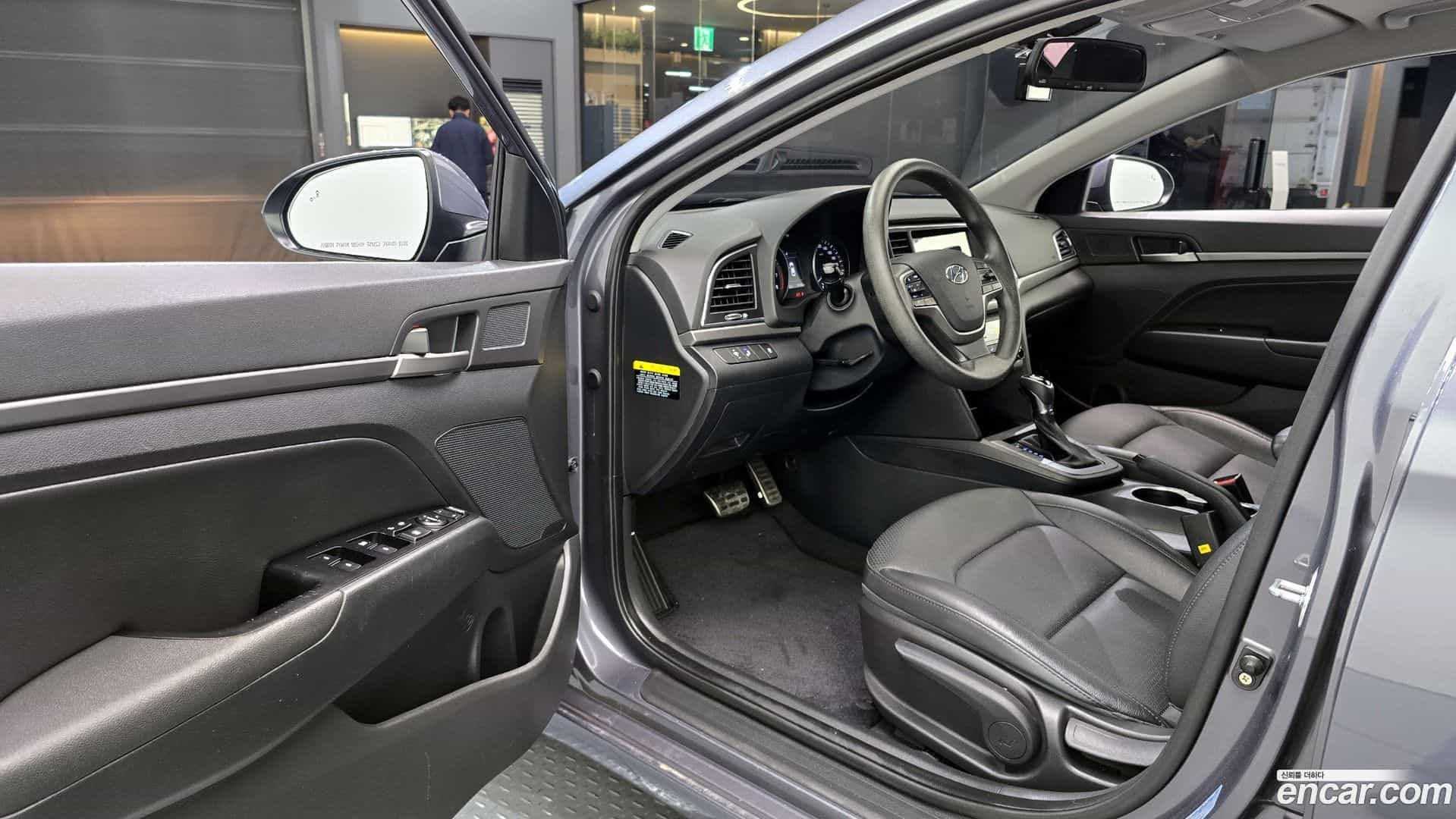 AVANTE Hyundai 2018.7-INNER-010