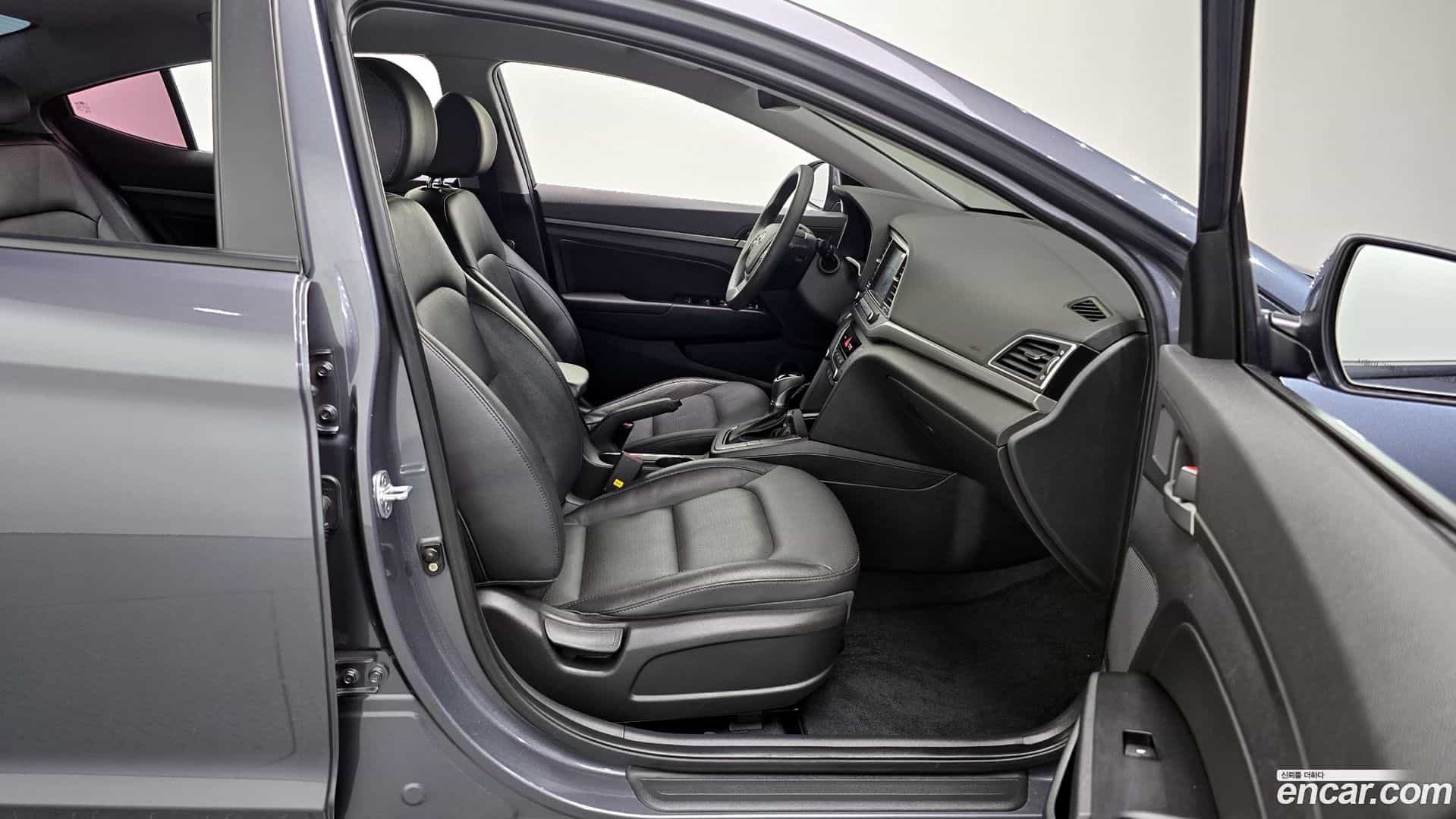 AVANTE Hyundai 2018.7-OPTION-015