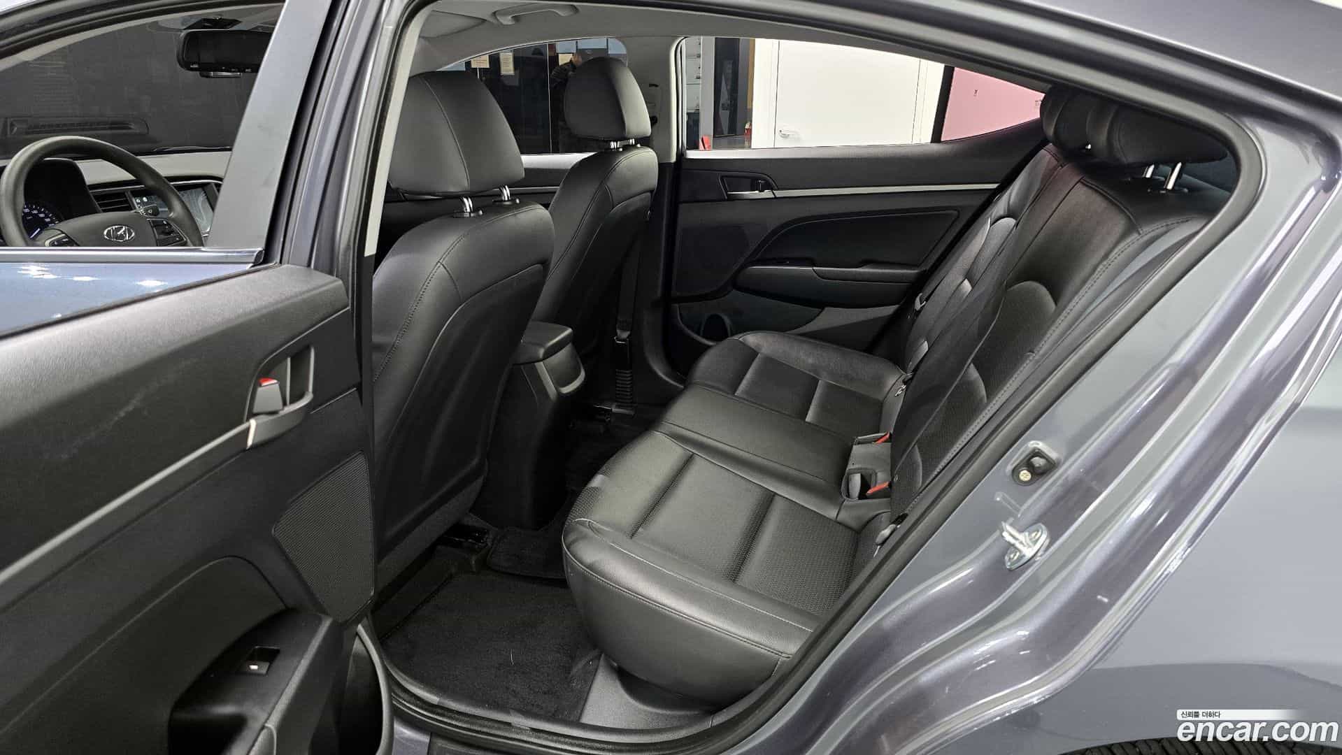AVANTE Hyundai 2018.7-OPTION-016