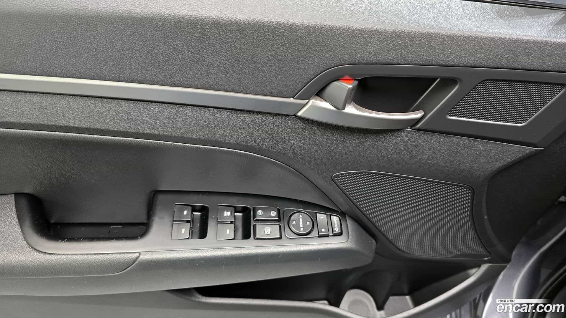 AVANTE Hyundai 2018.7-OPTION-023