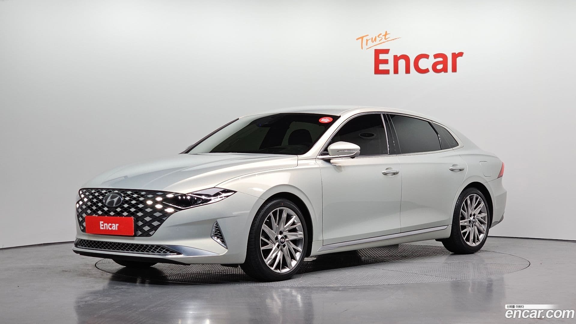 Main__Slider__Photo:Grandeur Hyundai 2020.10-0