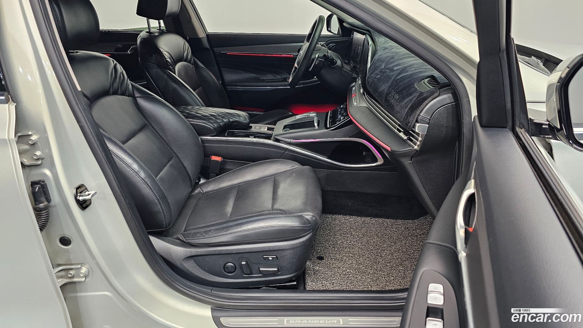 Main__Slider__Photo:Grandeur Hyundai 2020.10-11