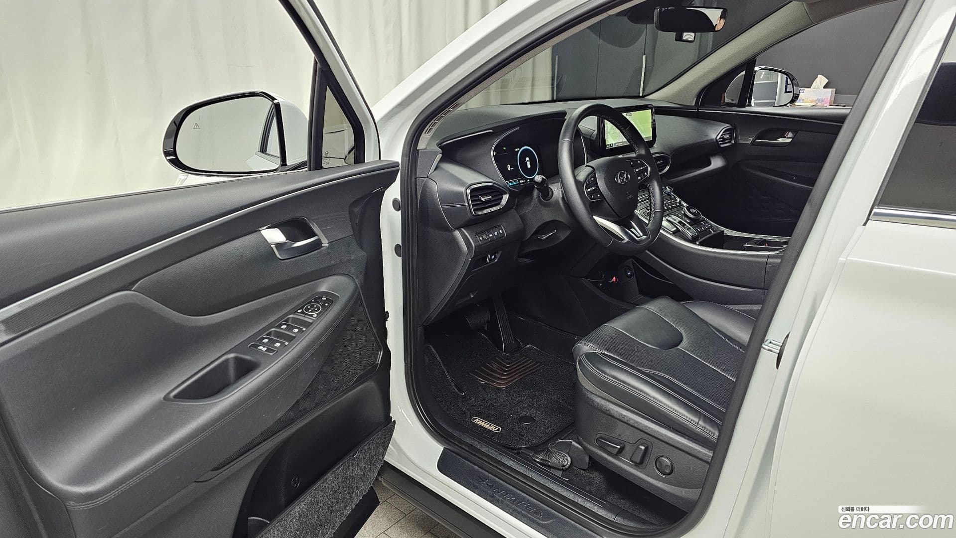 Main__Slider__Photo:Santafe Hyundai 2023.5-9