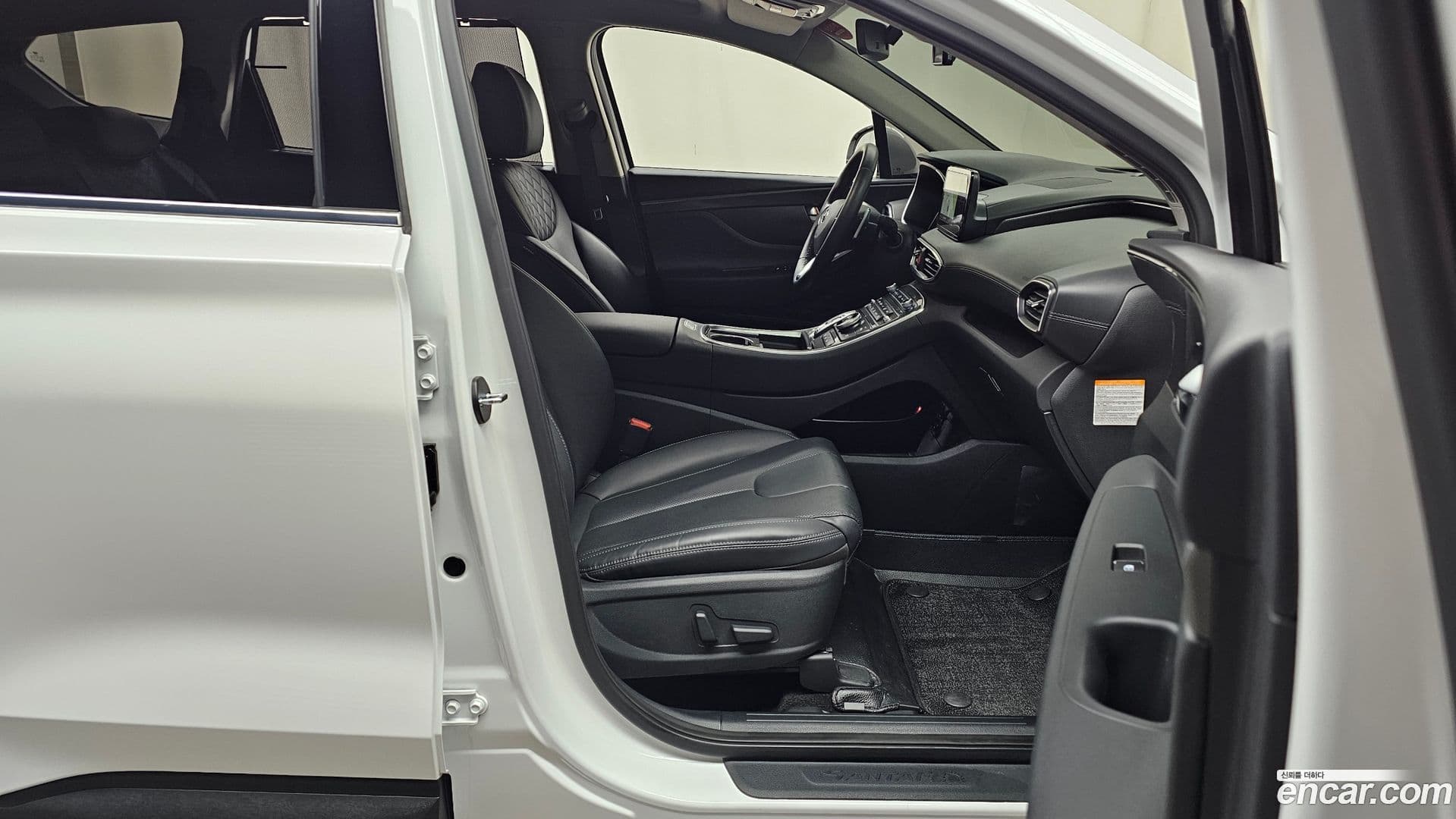 Main__Slider__Photo:Santafe Hyundai 2023.5-10