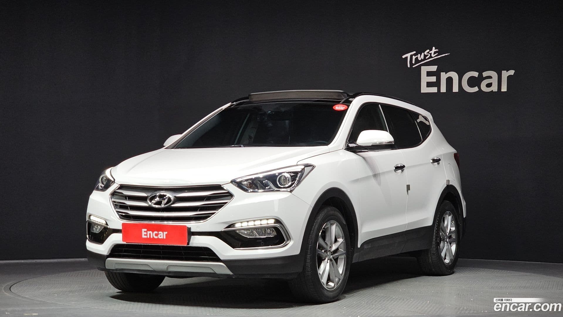 Main__Slider__Photo:Santafe Hyundai 2015.6-0