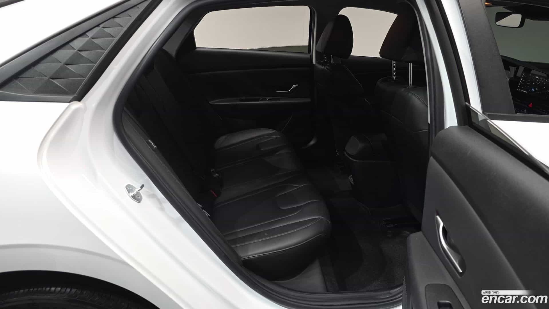 AVANTE Hyundai 2023.11-OPTION-015