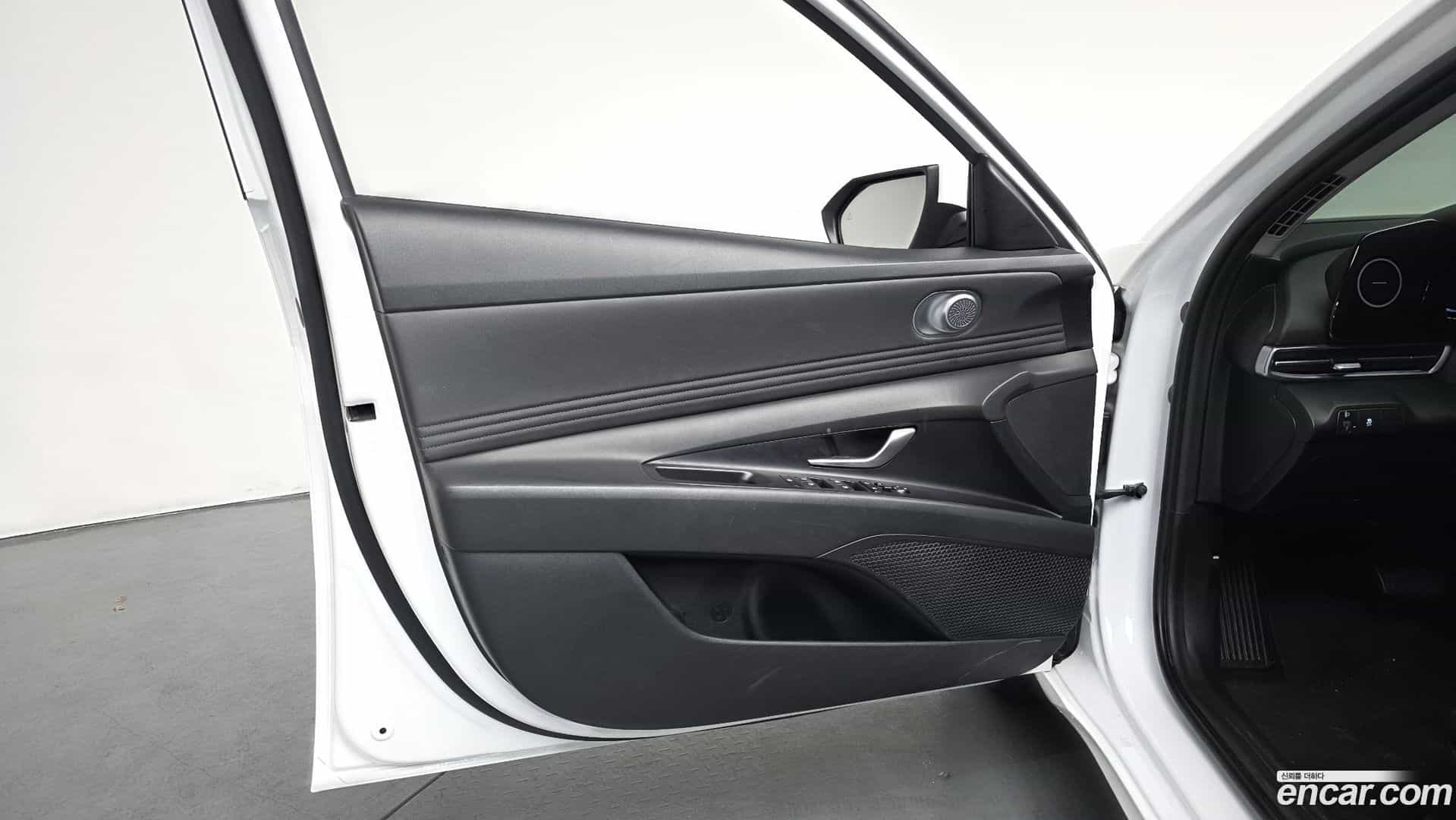 AVANTE Hyundai 2023.11-INNER-034
