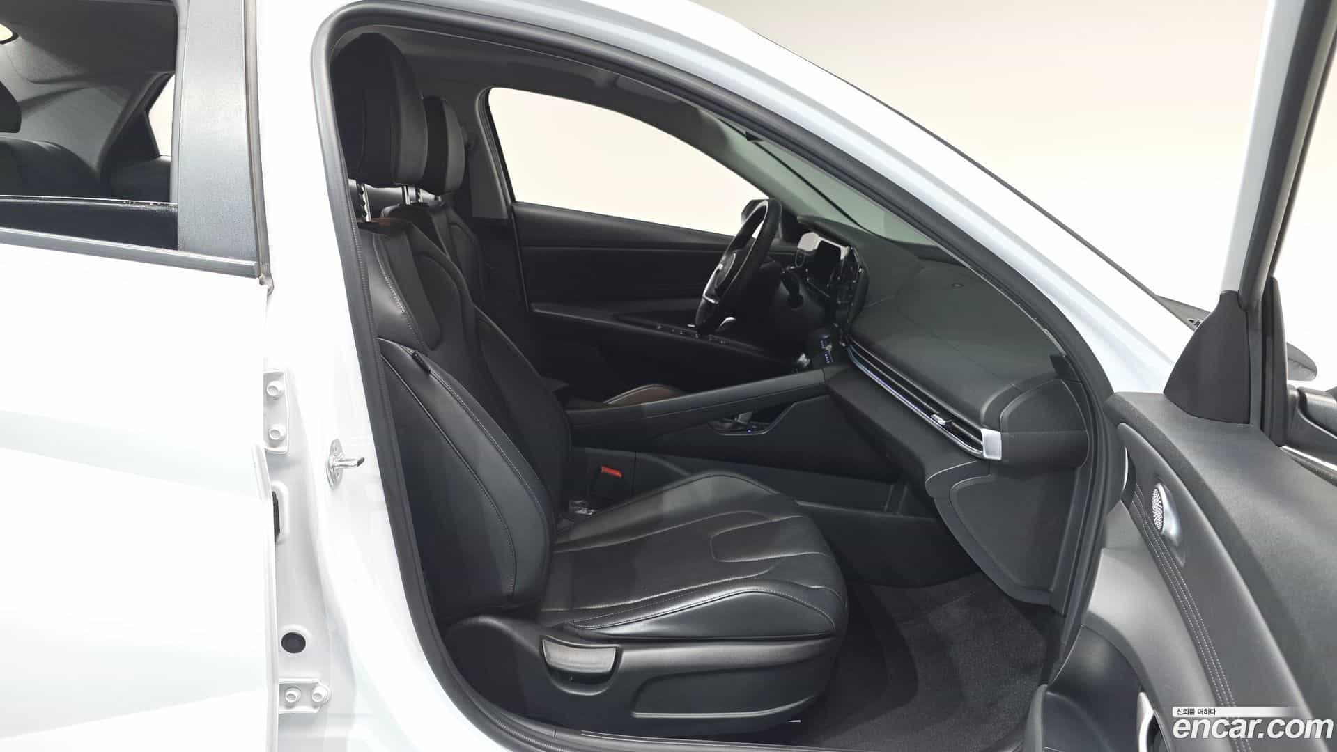 AVANTE Hyundai 2023.11-INNER-036