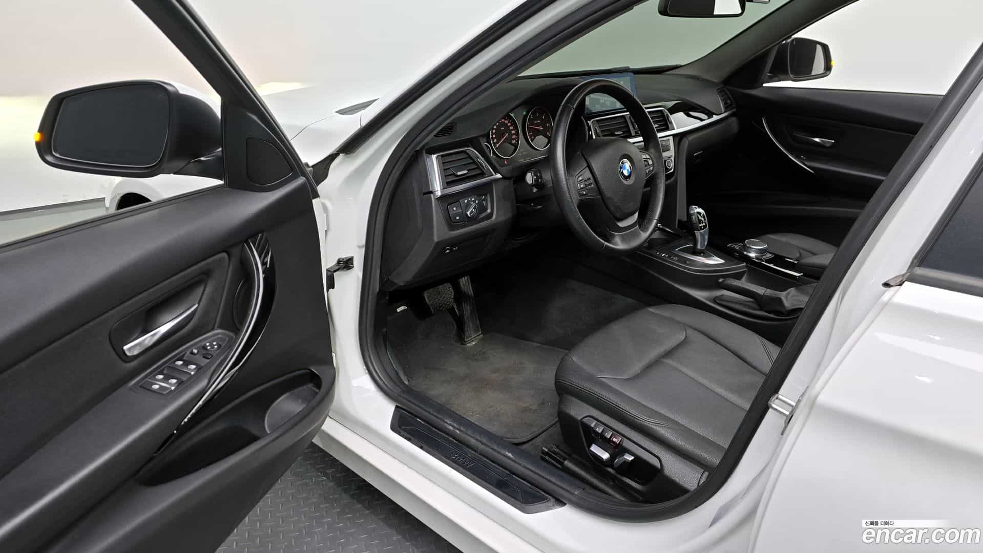 3-Series BMW 2018.2-INNER-010