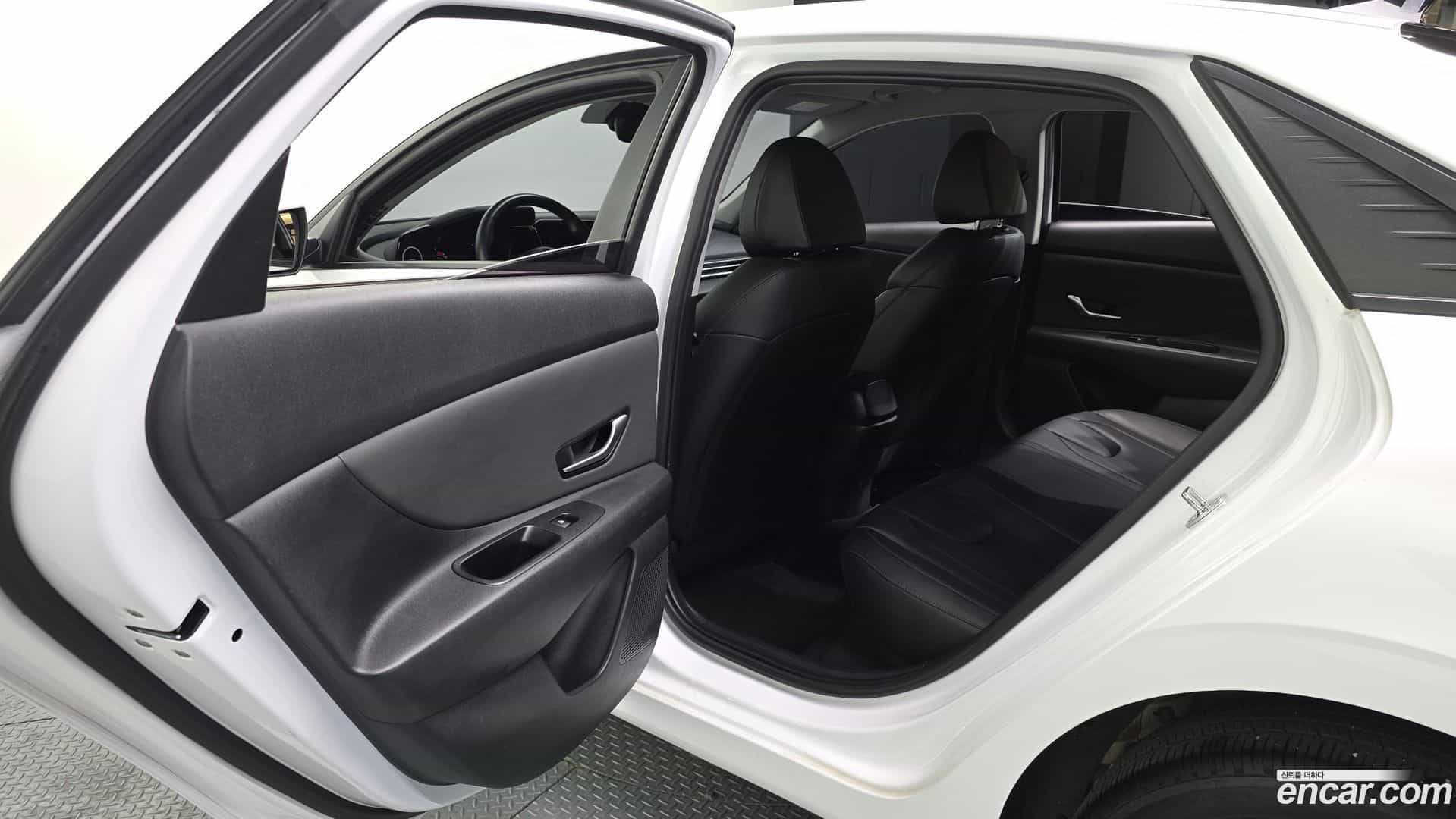 AVANTE Hyundai 2020.4-INNER-036
