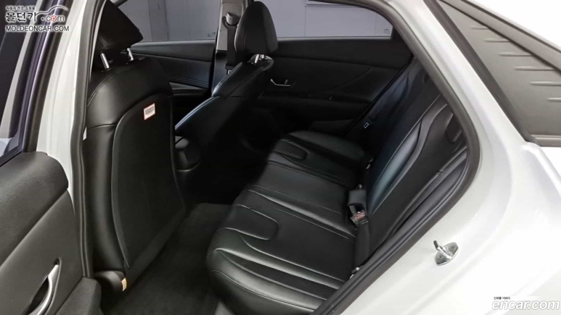 AVANTE Hyundai 2021.10-OPTION-015
