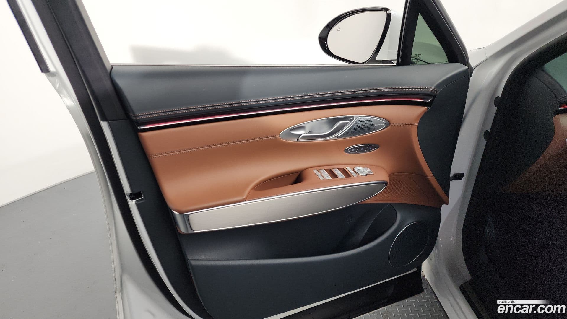 Main__Slider__Photo:GV70 Genesis 2025.8-23