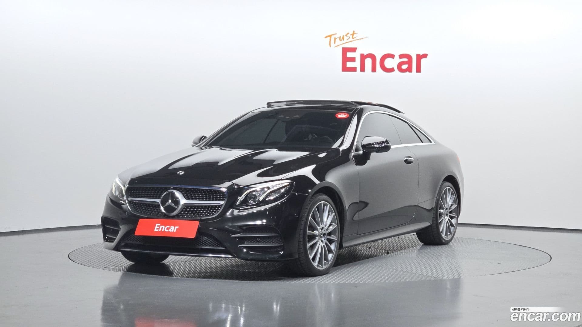 Main__Slider__Photo:E-Class Mercedes-Benz 2017.8-0