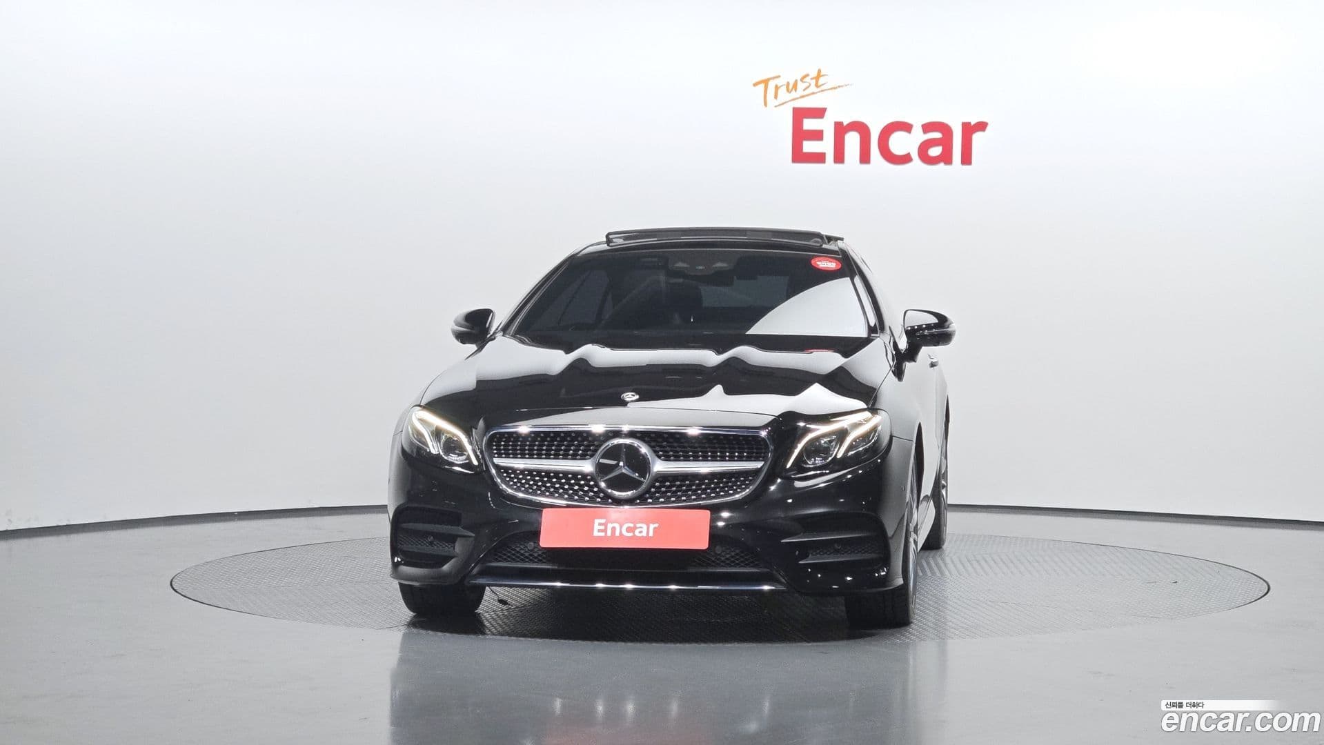 Main__Slider__Photo:E-Class Mercedes-Benz 2017.8-2