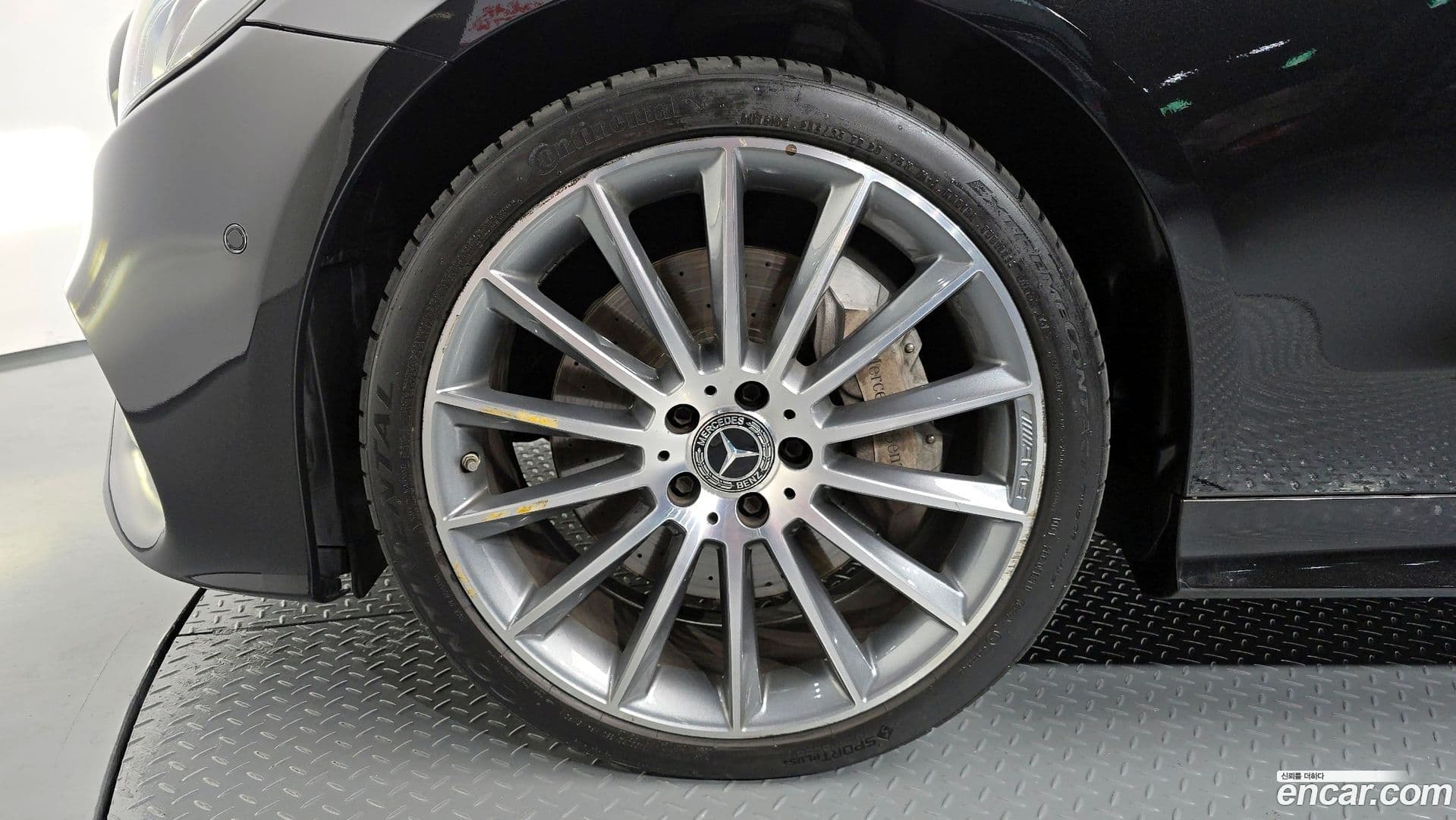 Main__Slider__Photo:E-Class Mercedes-Benz 2017.8-4