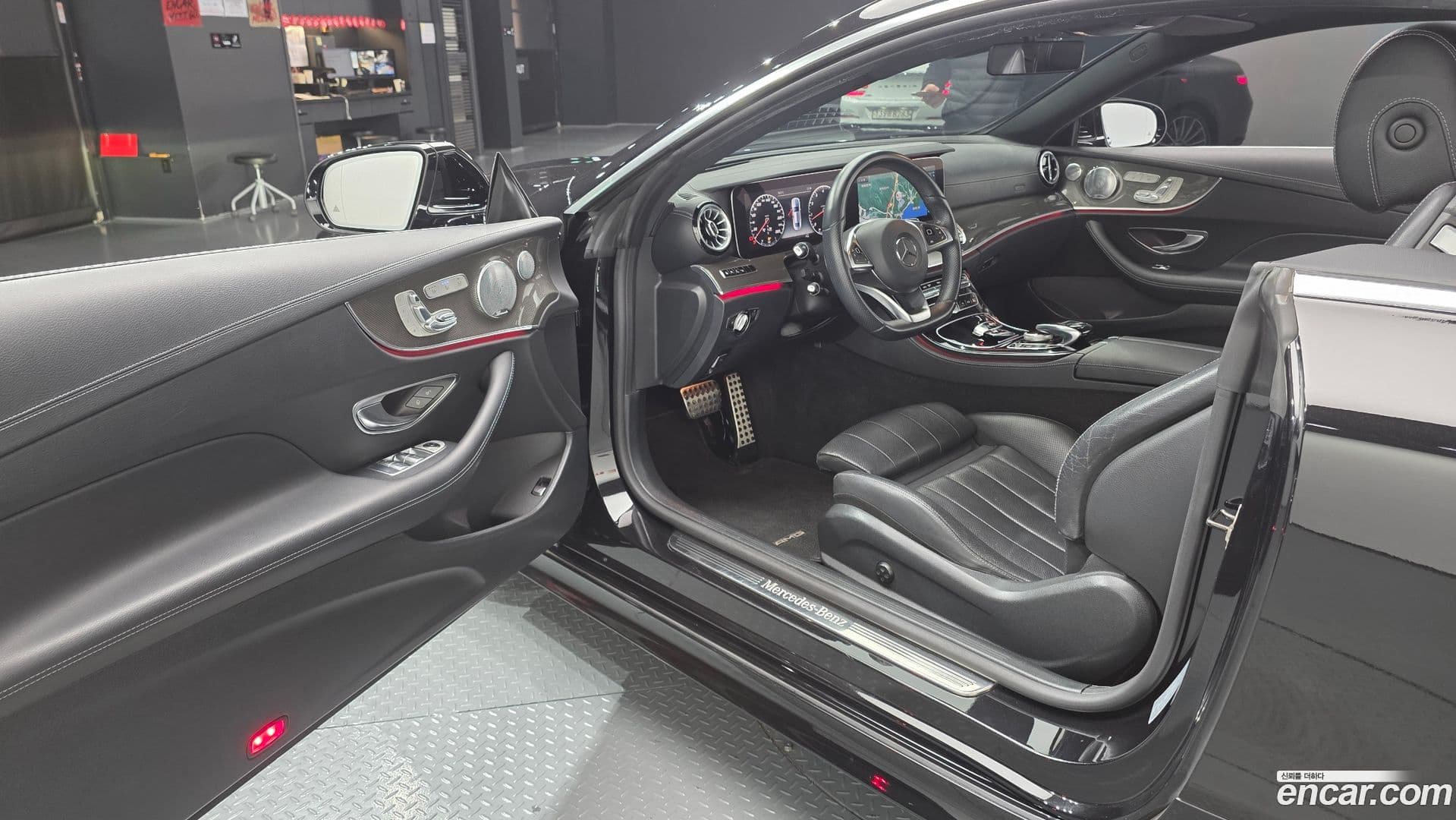 Main__Slider__Photo:E-Class Mercedes-Benz 2017.8-9