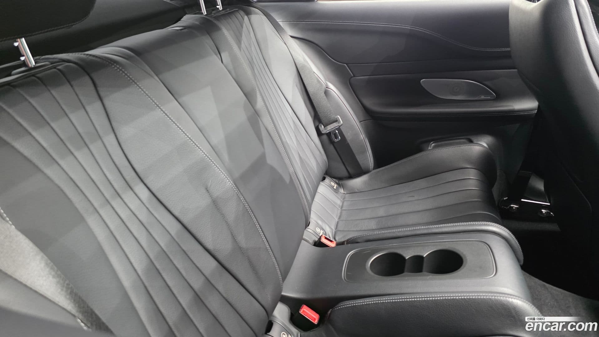 Main__Slider__Photo:E-Class Mercedes-Benz 2017.8-10