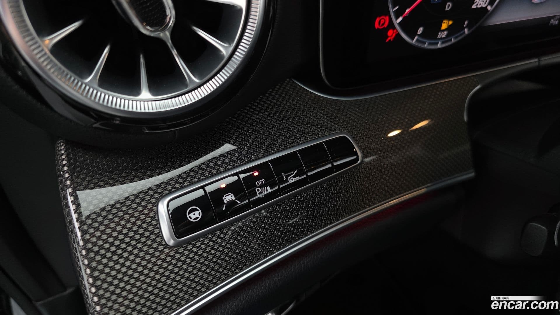Main__Slider__Photo:E-Class Mercedes-Benz 2017.8-12