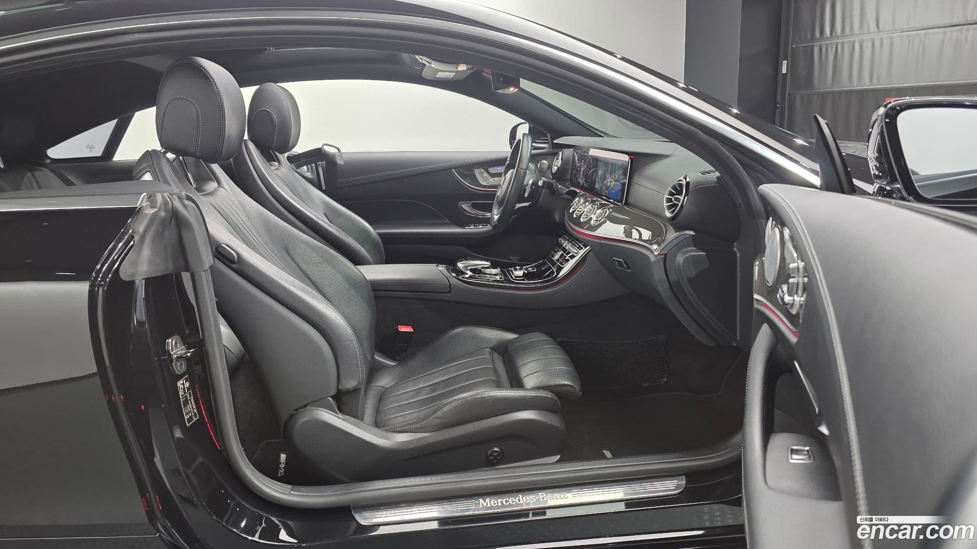 Main__Slider__Photo:E-Class Mercedes-Benz 2017.8-25