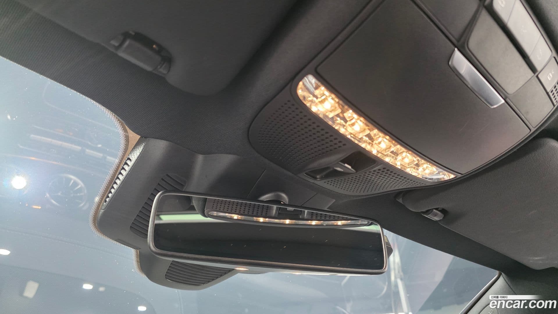 Main__Slider__Photo:E-Class Mercedes-Benz 2017.8-27