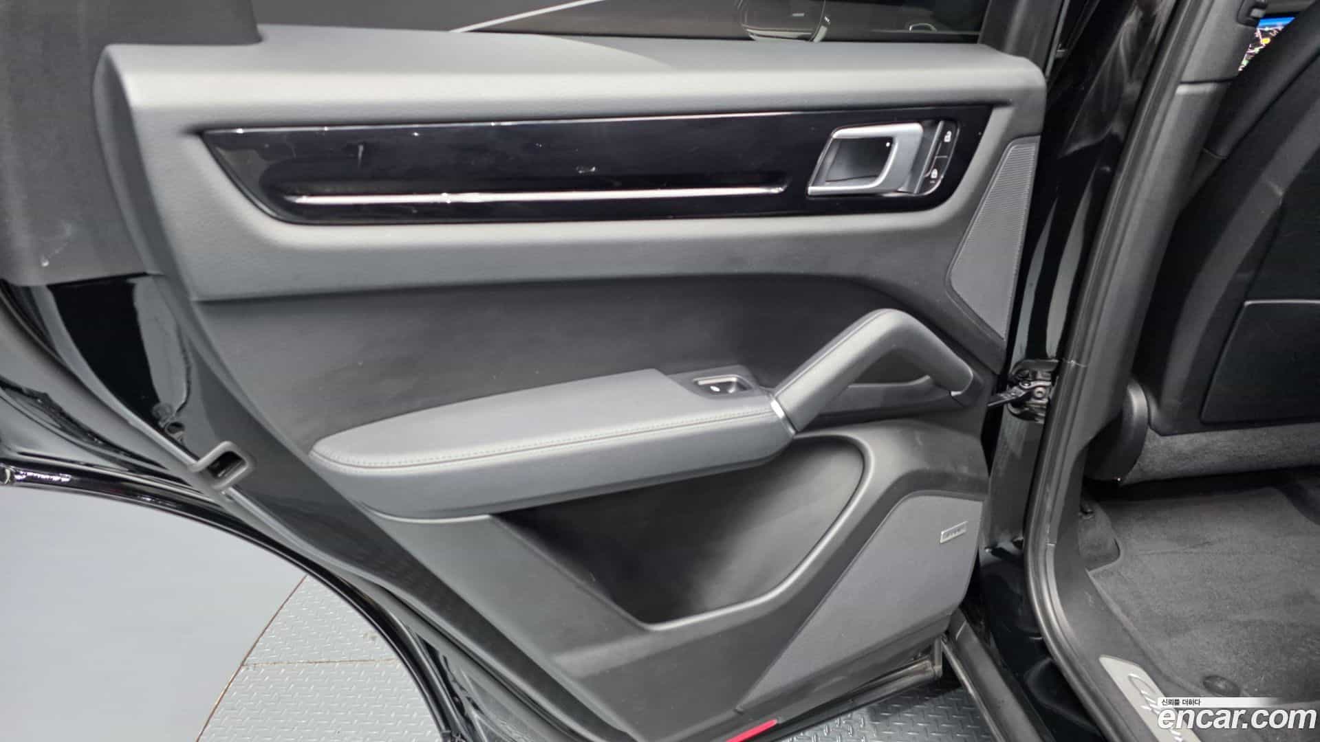 Cayenne Porsche 2022.1-INNER-035
