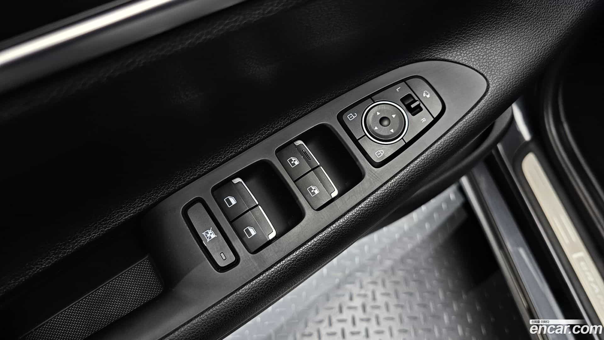 Grandeur Hyundai 2018.3-OPTION-022