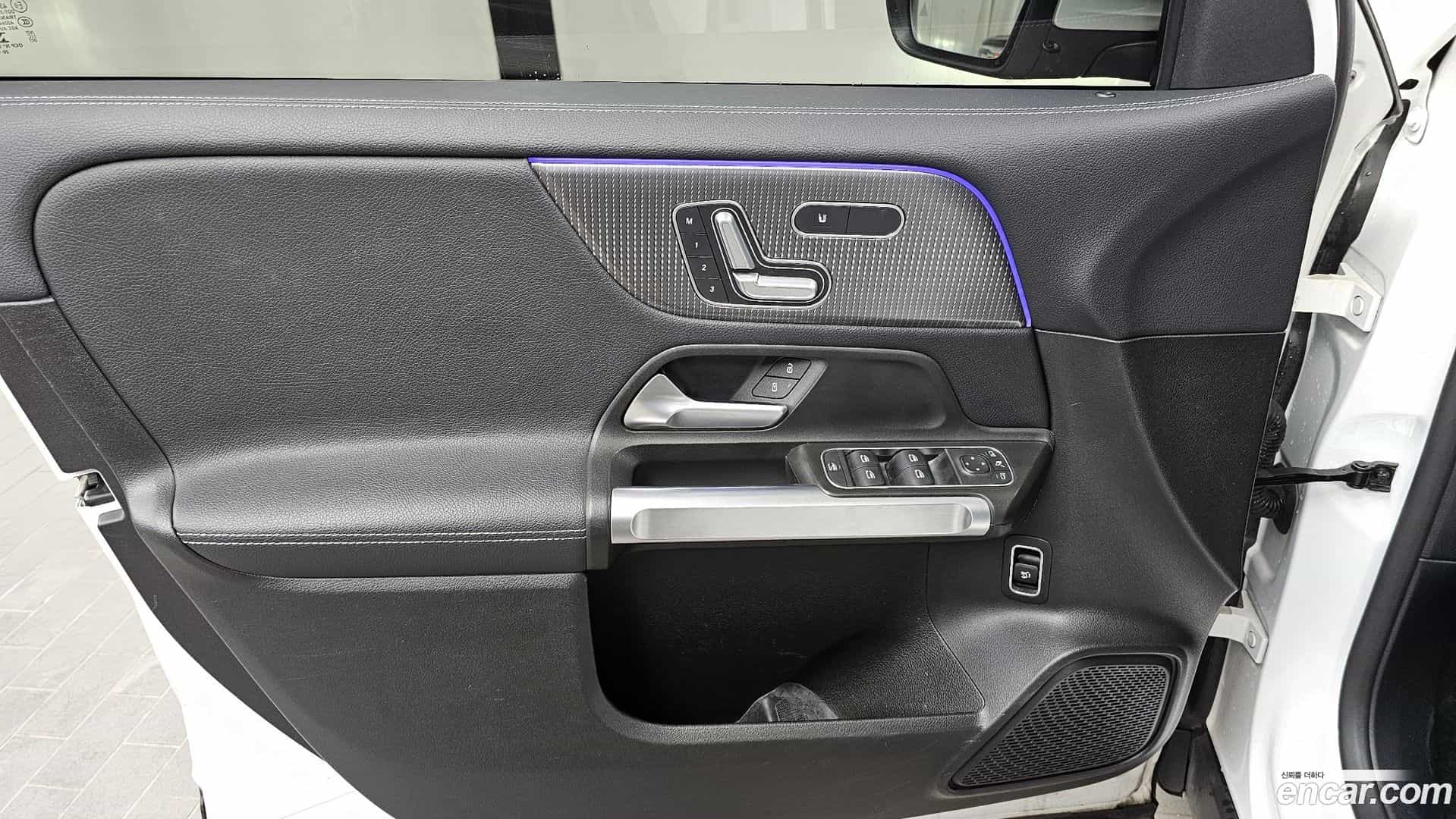 GLB-Class Mercedes-Benz 2020.10-INNER-034