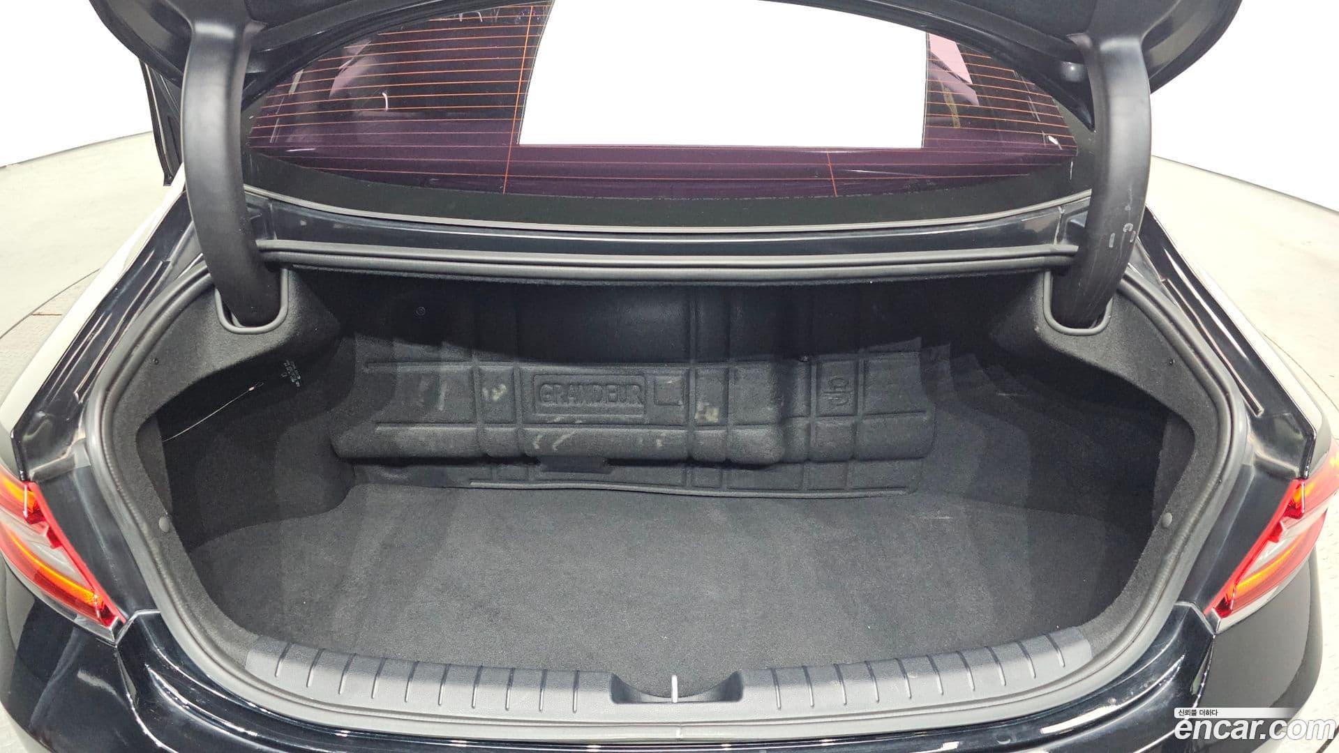 Main__Slider__Photo:Grandeur Hyundai 2018.7-29