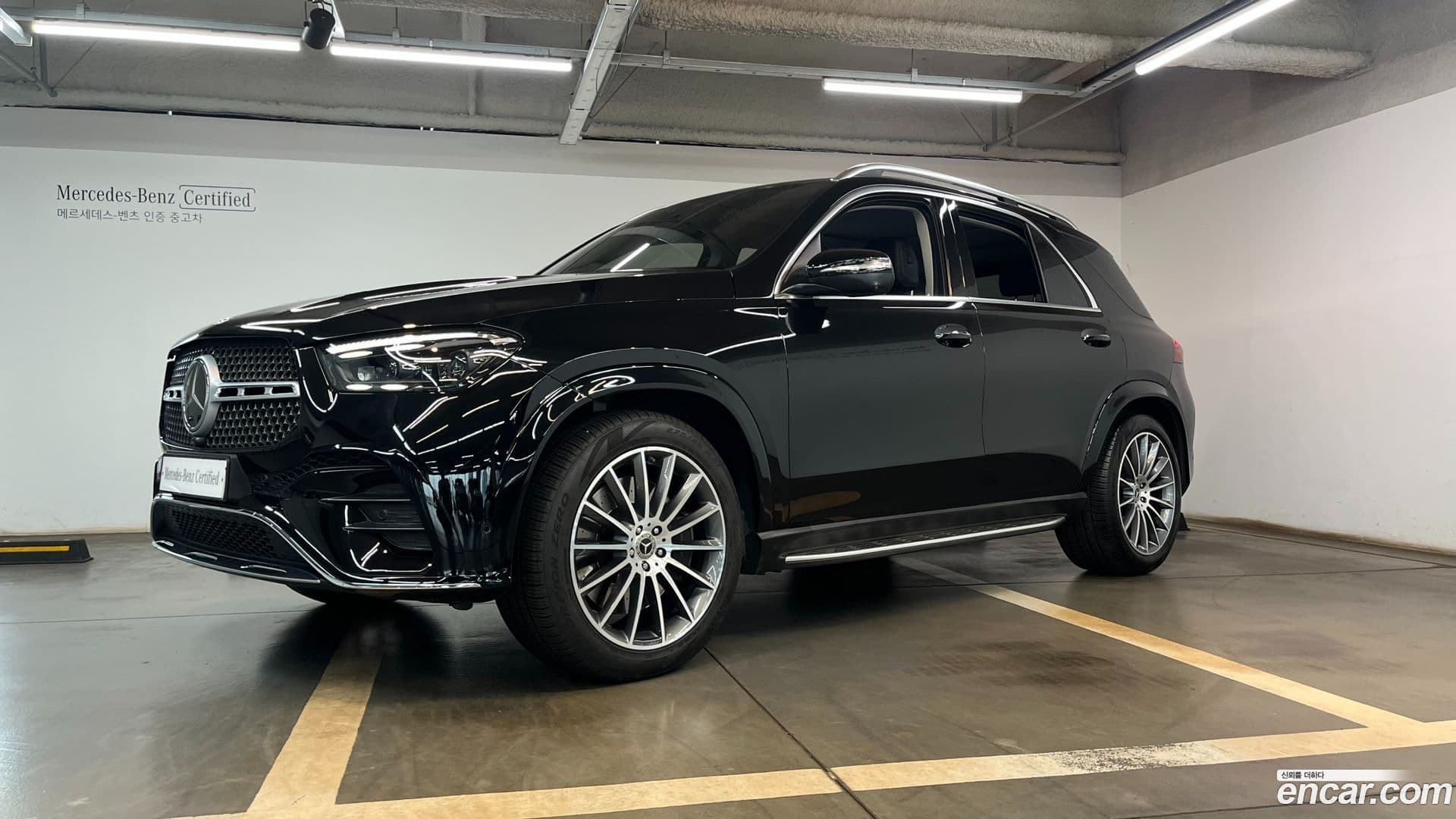 Main__Slider__Photo:GLE-Class Mercedes-Benz 2024.8-0