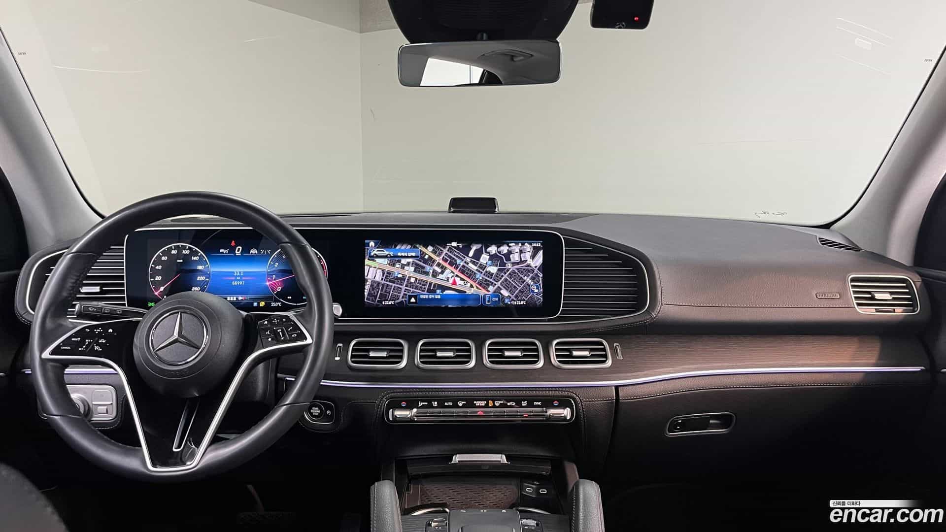 GLE-Class Mercedes-Benz 2024.8-INNER-007
