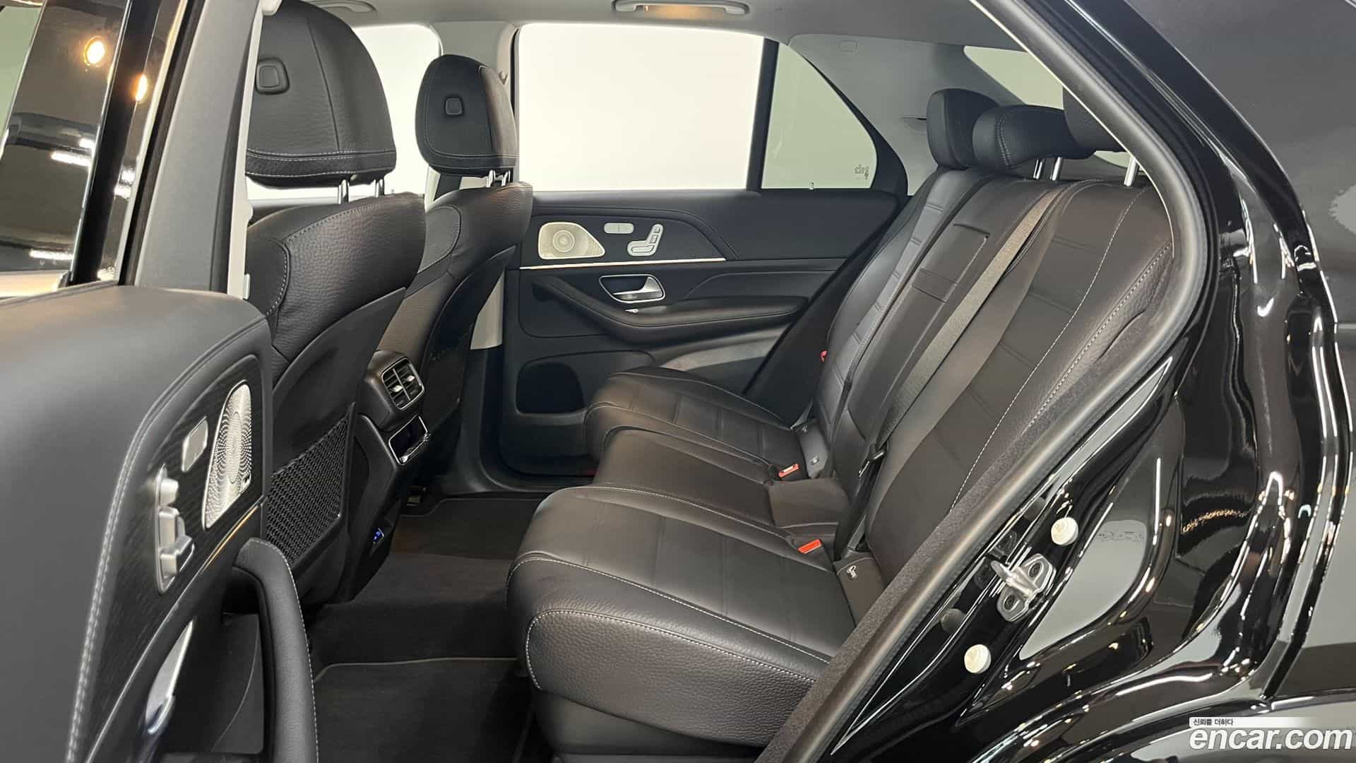 GLE-Class Mercedes-Benz 2024.8-OPTION-016