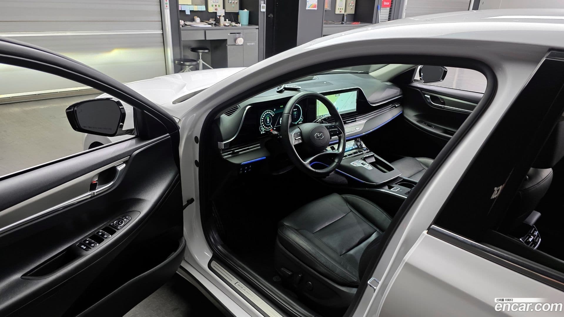 Main__Slider__Photo:Grandeur Hyundai 2022.2-9
